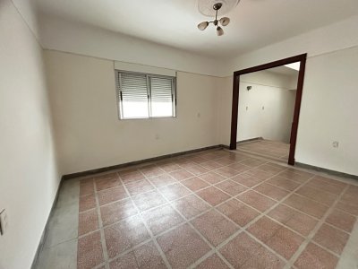 Venta Casa 4 Dormitorios Unión con balcón 