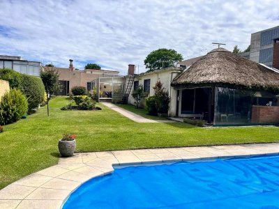 Venta Casa 5 Dormitorios Malvin con Piscina Barbacoa y Garaje