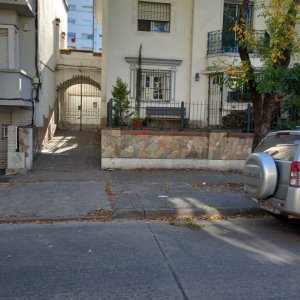Alquiler Apartamento 3 Dormitorios Pocitos con patio y garaje