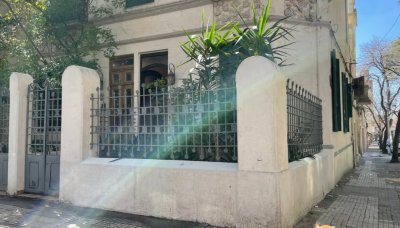 Venta Casa Reformada 4 Dormitorios Pocitos con Patio y Garaje