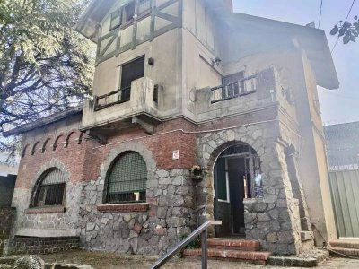 Venta Gran Casa 14 Dormitorios y Terreno Malvin Inversión 