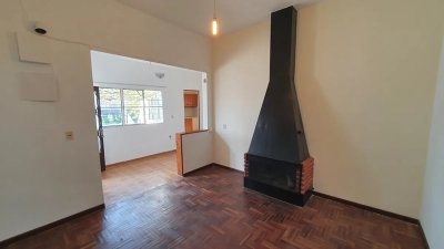 Alquiler Casa en PH 2 Dormitorios Sayago con Cochera