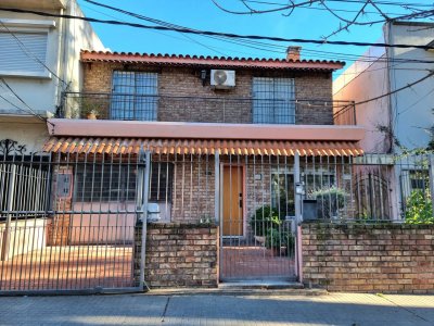 Venta 2 Casas independientes un Padron La Banqueada Inversion