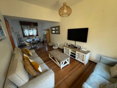 Venta Casa 3 Dormitorios Prado con patio y garaje