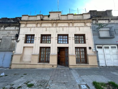 Venta Casa con Renta Inversión 6 Dormitorios Goes con Patio