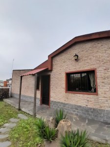 Venta Casa 3 Dormitorios Colón con patio y garaje