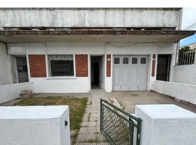 Alquiler Casa 1 Dormitorio Brazo Oriental con jardin y garaje