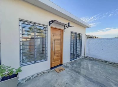 Alquiler Casa en PH 1 Dormitorio Buceo con patio