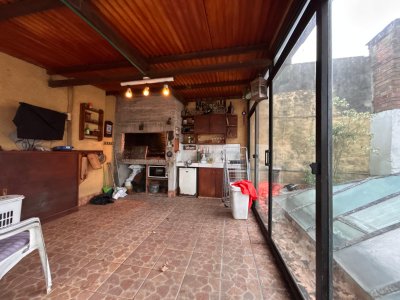 Venta Casa 4 Dormitorios Cordón con Barbacoa y Azotea