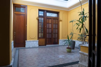 Alquiler Casa 1 Dormitorio Pocitos con patio y azotea