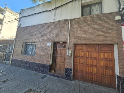 Venta Casa y Apartamento 4 Dormitorios Brazo Oriental Cochera
