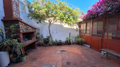 Venta Casa 3 Dormitorios La Comercial con patio y cochera