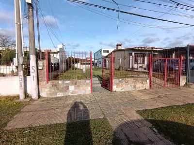 Alquiler Casa 3 Dormitorios Sayago patio y estacionamiento