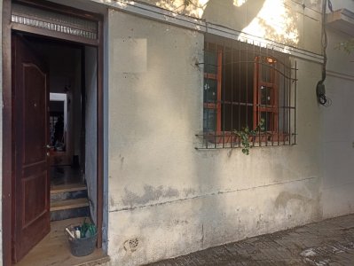 Venta Casa 2 Dormitorios Pocitos con patio 