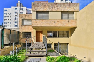 Venta Excelente Casa 4 Dormitorios Pocitos Garaje y Jardin