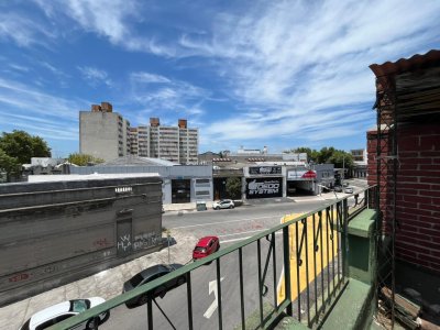 Venta Casa a Reciclar 2 Dormitorios Aguada terraza y parrillero