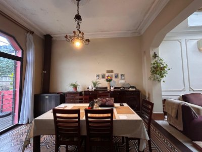 Venta Casa 5 Dormitorios La Blanqueada con Garaje y Patio