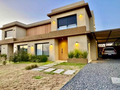 Venta Casa Barrio Privado Pilar de los Horneros con Piscina 