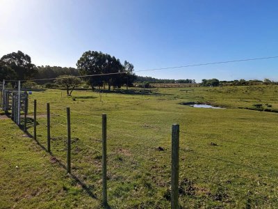 Venta Chacra con Terreno Frente al Rio Santiago Vazquez