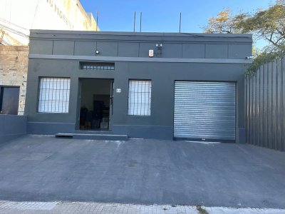 Alquiler Local Comercial 131m2 Mercado Modelo con garaje