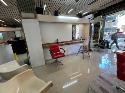 Venta Local con Vivienda dos Plantas 240m2 Centro