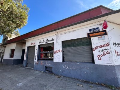 Alquiler o Venta Gran Local Comercial con Vivienda La Teja