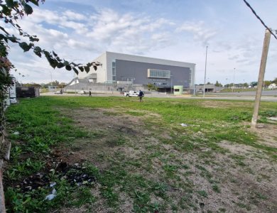 Venta Terreno en esquina Antel Arena 300m2 Perez Castellanos