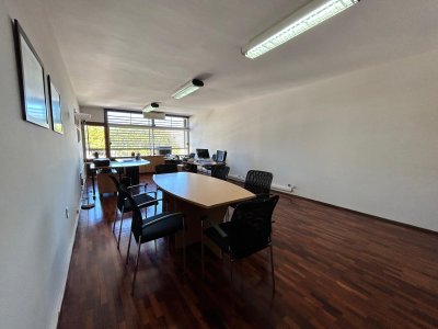 Venta Oficina 46m2 Cordón detrás de la Galería Del Notariado