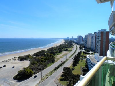 Apartamento en alquiler de 3 dormitorios en punta del este 