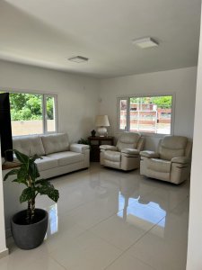 Hermosa Casa Gris en Pinares 