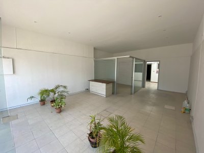 Local comercial en Alquiler anual Maldonado centro 