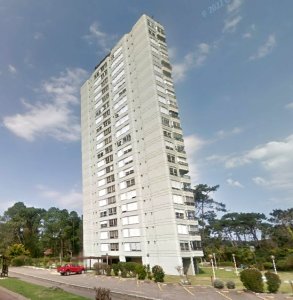 Apartamento en BORA BORA con excelente vista. 3 dorm 2 baños y servicio- cochera