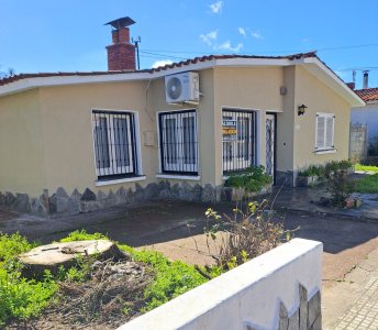 CASA ALQUILER ANUAL EN CENTRO DE MALDONADO