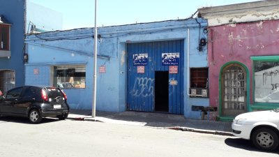 GALPON EN VENTA EN PLENO CENTRO DE MALDONADO, A UNA CUADRA DE LA PLAZA.