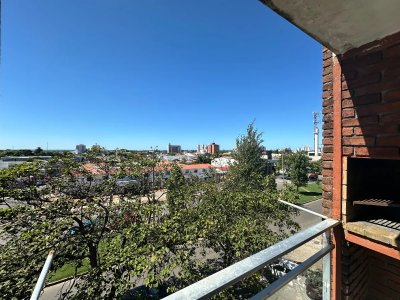 Apartamento con parrillero propio, centro de Maldonado