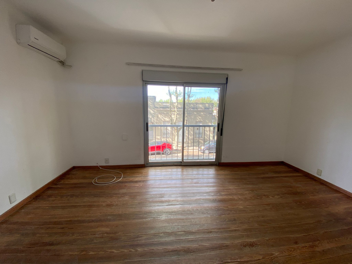 ¡Descubre este encantador apartamento en el corazón de Colonia del Sacramento! 