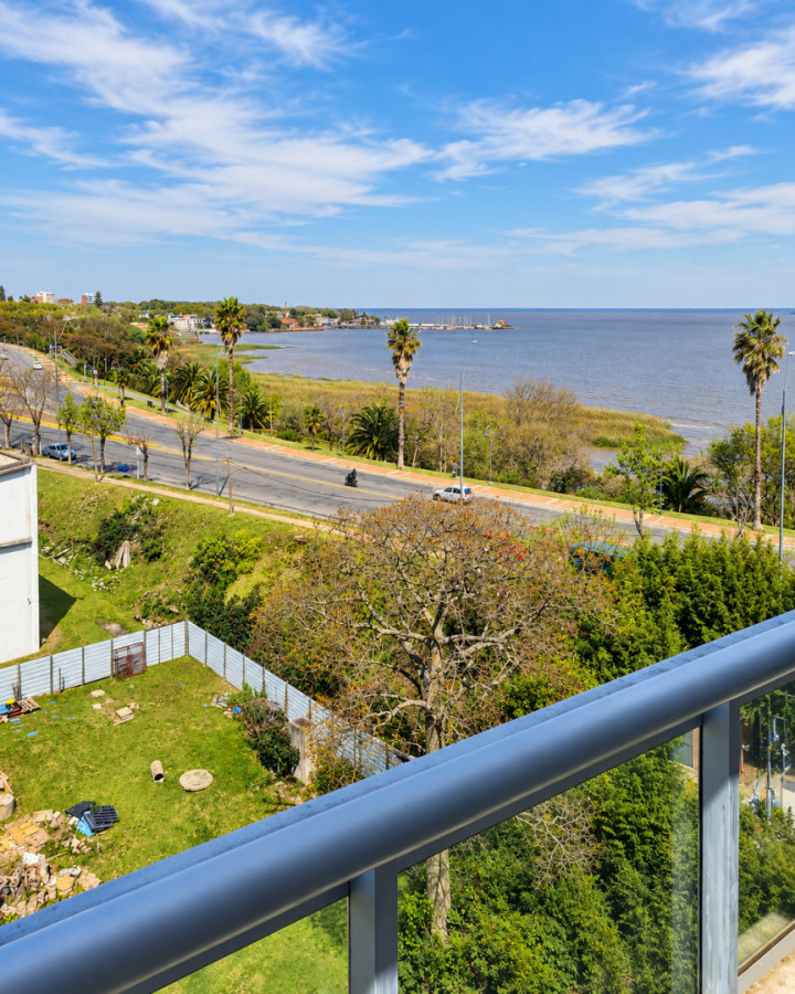 APARTAMENTO CON VISTA A LA BAHÍA DE LA CIUDAD DE COLONIA EN VENTA