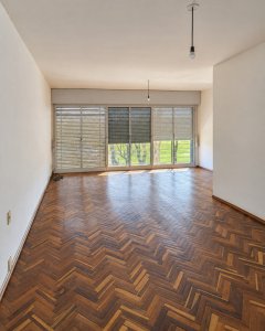 APARTAMENTO MUY LUMINOSO CON BALCÓN Y VISTA AL RÍO EN EL CENTRO