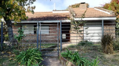  ¡GRAN CASA FAMILIAR EN Venta! 4 DORMITORIOS Y BARBACOA 