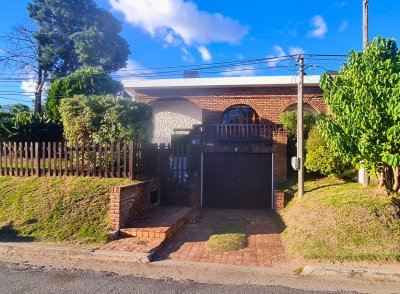  ¡Hermosa Casa en Ave. Luis Alberto de Herrera! 