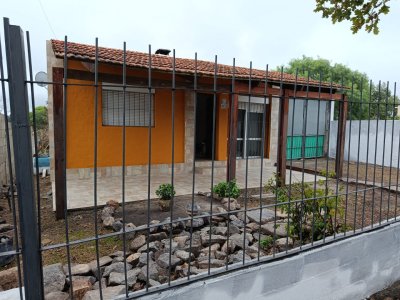 CASA DE 2 DORMITORIOS CON JARDÍN