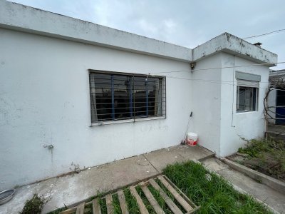  ¡CASA EN VENTA EN PLENO CENTRO DE COLONIA DEL SACRAMENTO! 