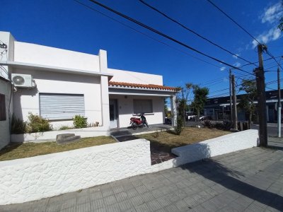 Casa a metros de Rambla Costanera
