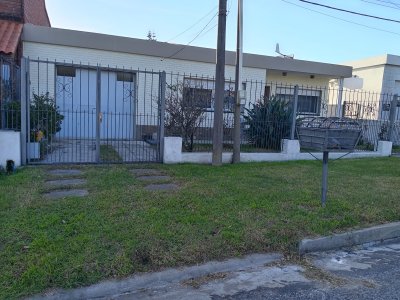 hermosa casa con cochera y 3 dormitorios