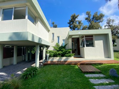 En venta hermosa casa estilo Moderno 