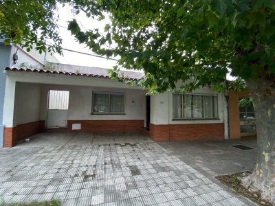 Hermosa Casa En Excelente Ubicación Para La Venta, Colonia Del Sacramento 
