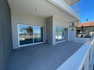  Unidad 103: Espacio, Elegancia y Vistas Únicas al Rio