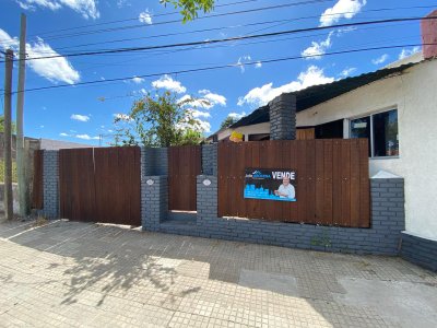 Casa con Local al frente 