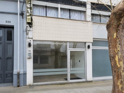 LOCAL MODERNO EN ZONA CENTRO CON AIRE ACONDICIONADO