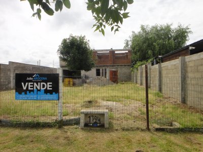 Venta de Terreno con Construcción de dos pisos a Terminar 
